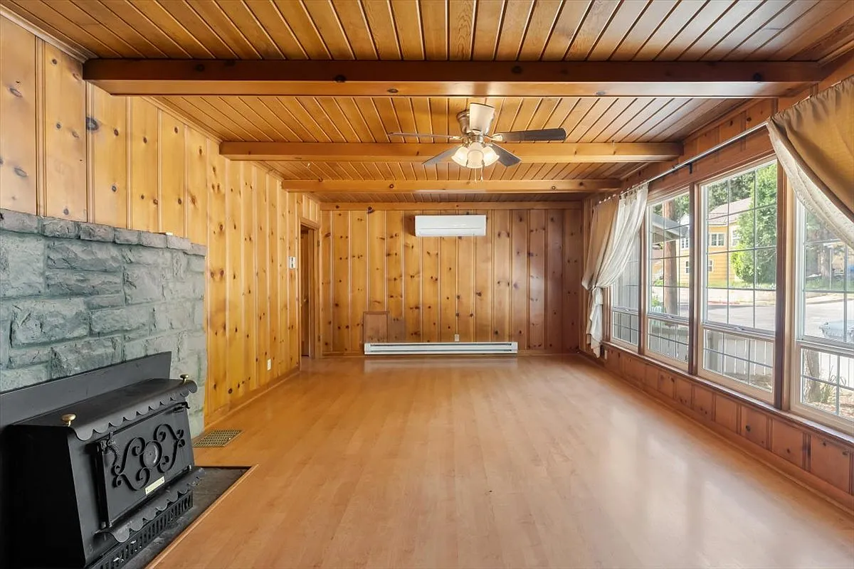 Castle Ave, Dunsmuir — Photo 2