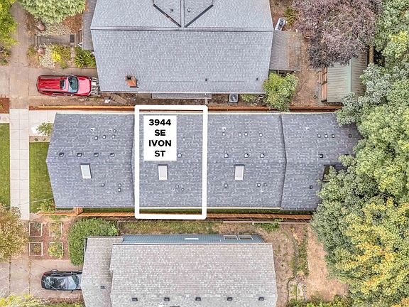 2nd image of 3944 SE Ivon St