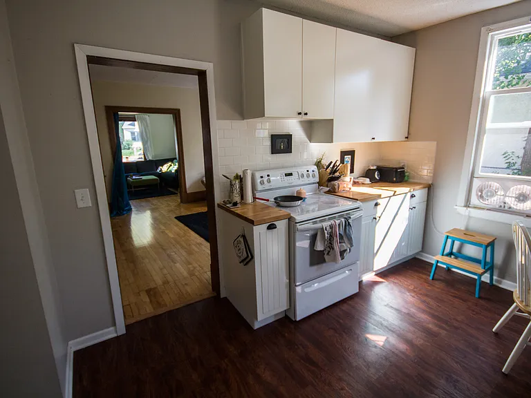 708 6th St NE #1 — Photo 3