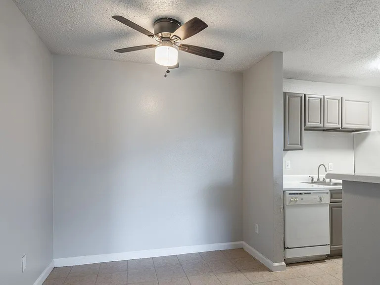 Albion Apartments — Photo 2