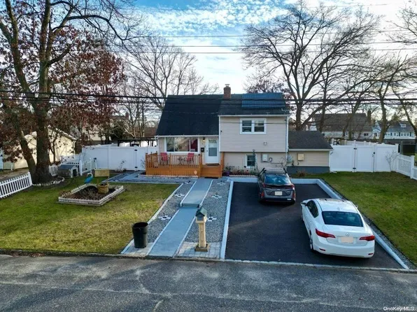 18 Satinwood Street, Central Islip, NY 11722