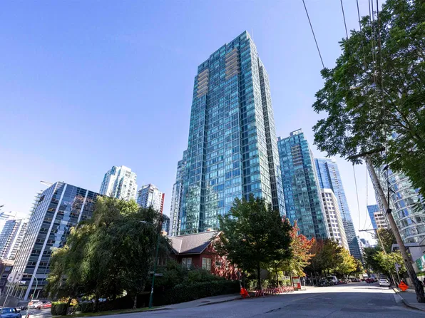 1288 Georgia St W #1303, Vancouver, BC V6E 4R3