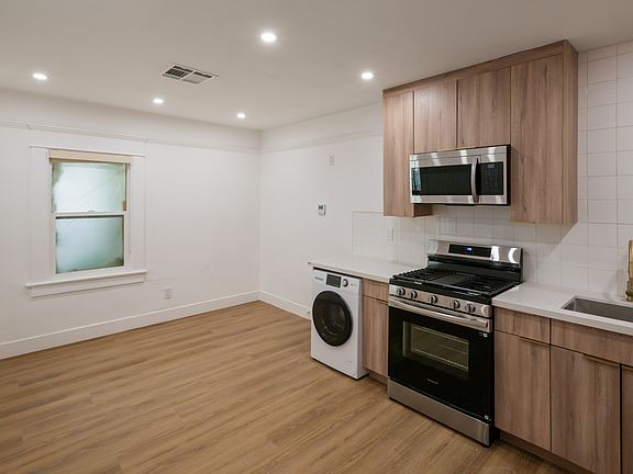 3rd image of 5729 Carlton Way Unit 1/4