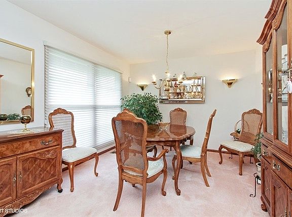 4th image of 328 White Tail Dr
