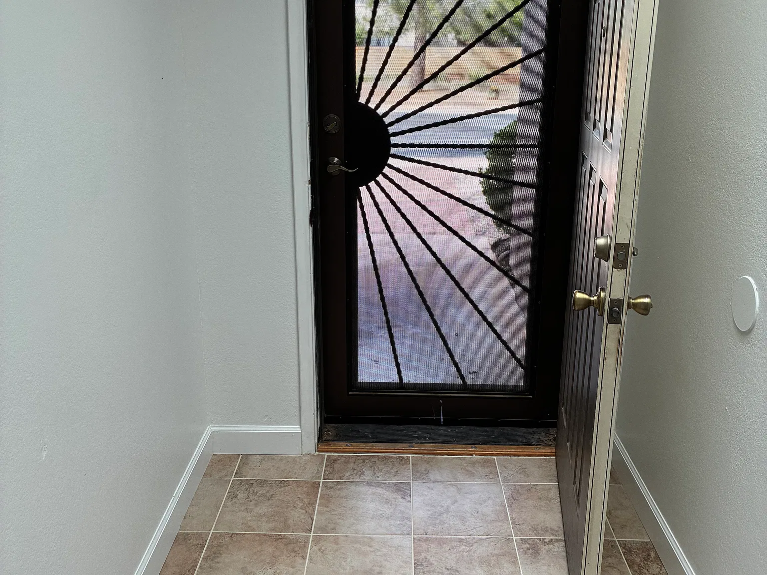 4 bed, 1574 sqft, $2,050 — Photo 2