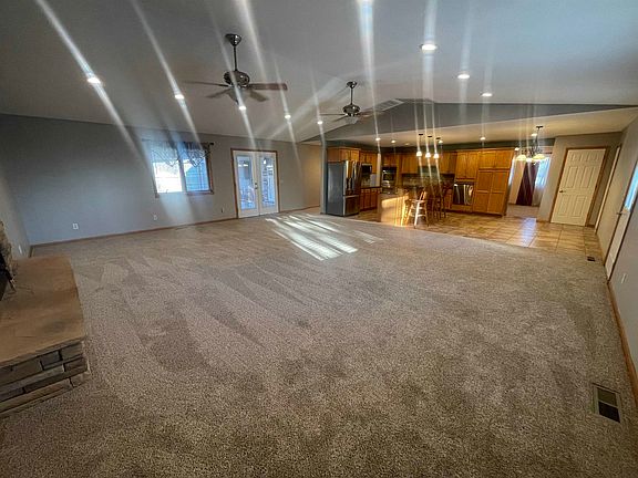 4th image of 130 Aurora Dr