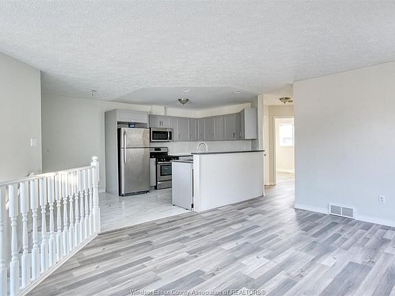 4th image of 872 Michael Dr