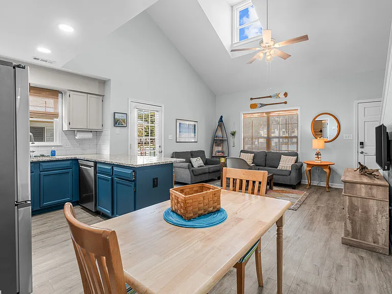 13 N Pinewood Dr #D — Photo 10