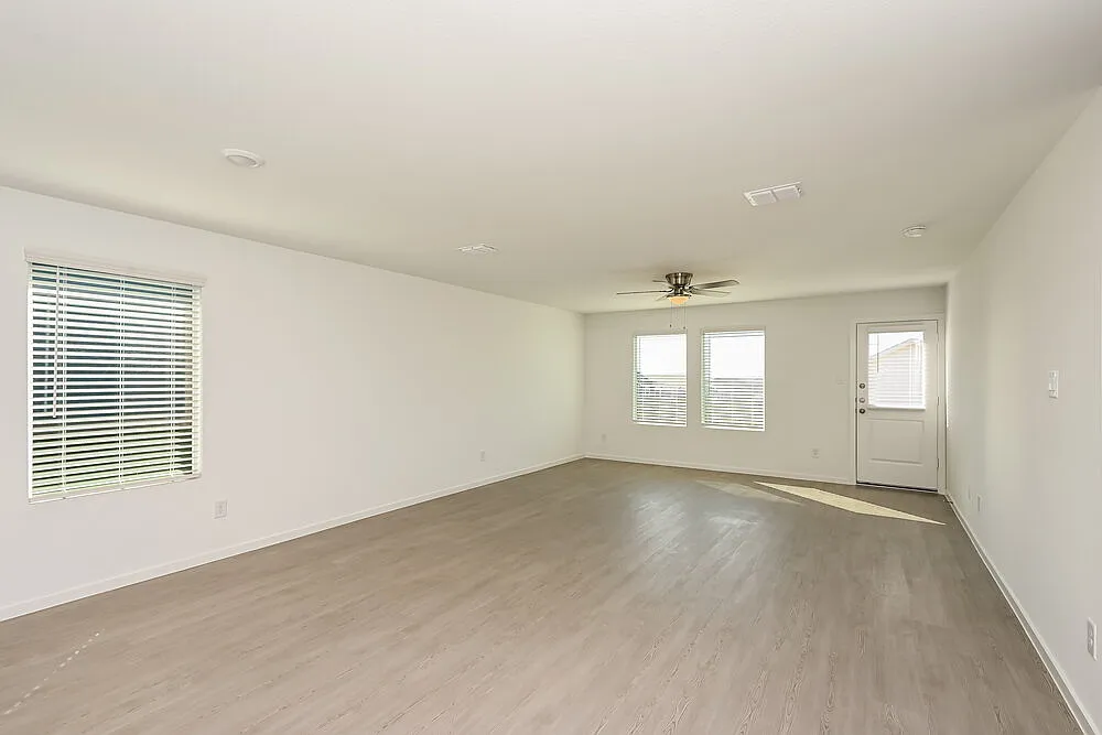 3 bed, 2.0 bath, 1994 sqft, $2,245 — Photo 3