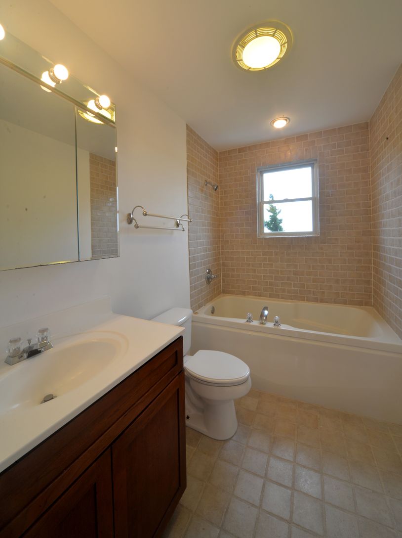  Hall Bath for Guest Rooms