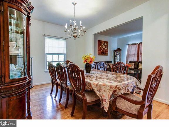 2nd image of 1099 Huntington Rd
