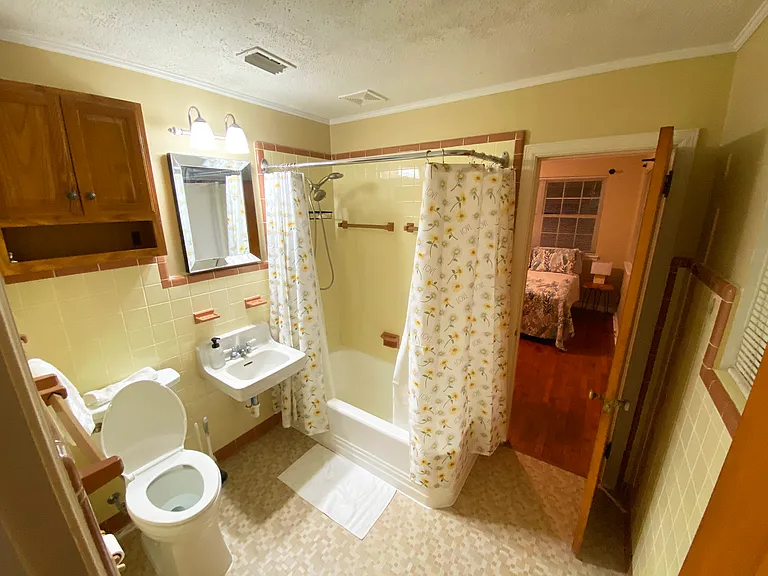 2908 E Jackson St — Photo 11