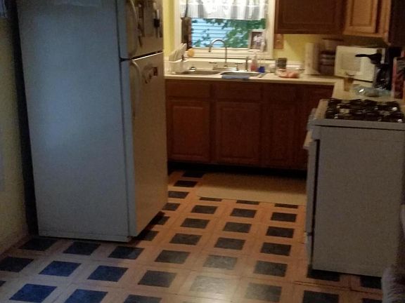 4th image of 307 N Hillsdale St