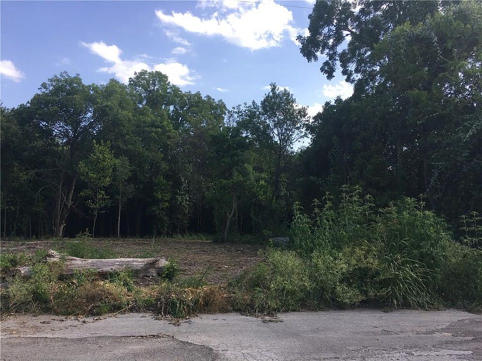 2nd image of 312 Throckmorton