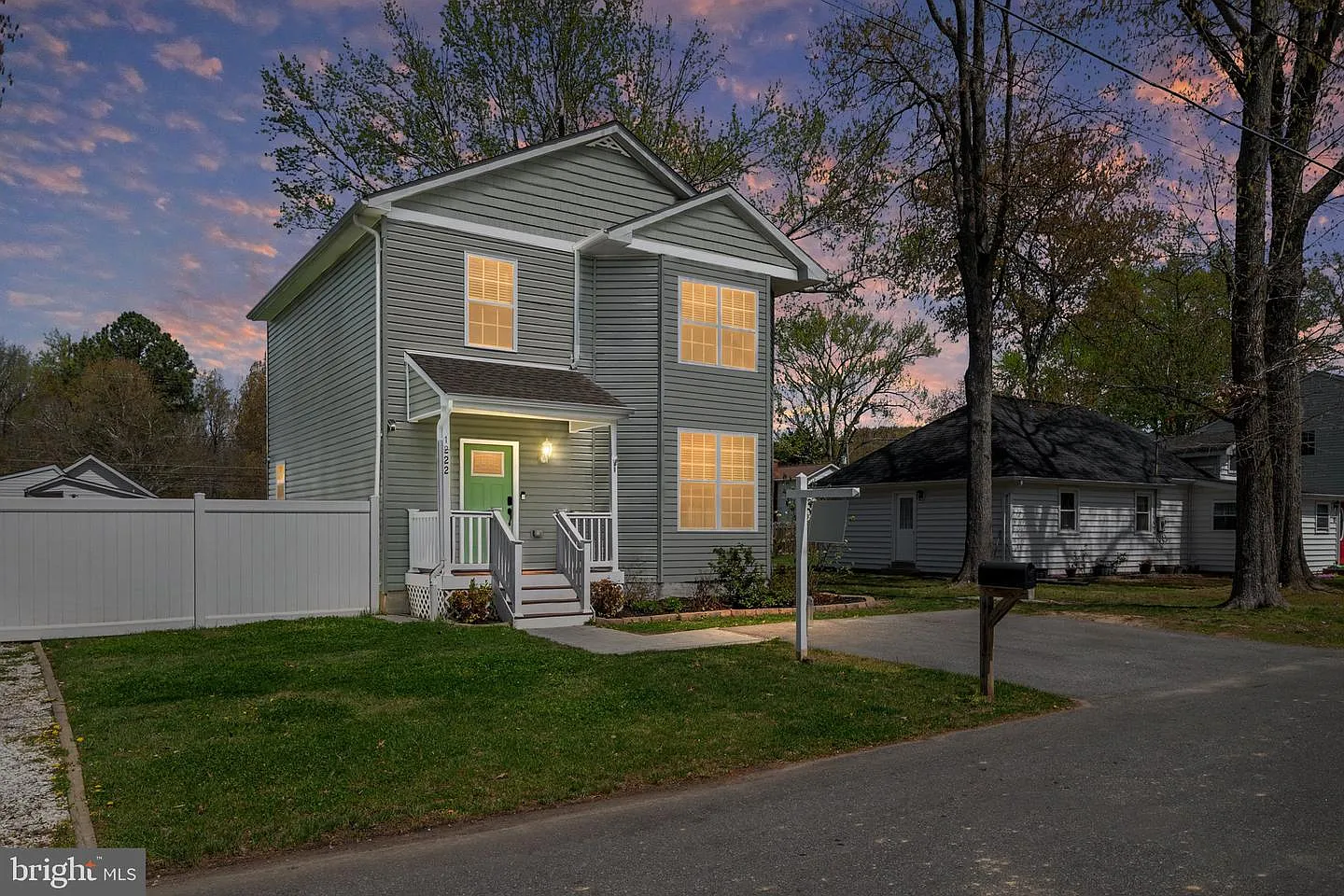 1222 Juniper St photo 1