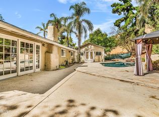 20711 Collins St, Woodland Hills, CA 91367