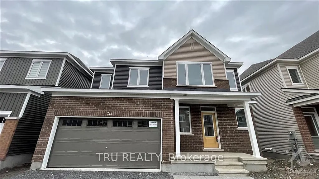 4 bed, $3,200 — Photo 1
