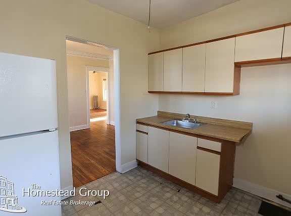2nd image of 4425 N Wolcott Ave APT 002B