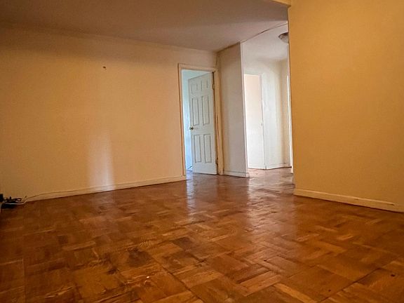 4th image of 31 Duncan Ave #4C