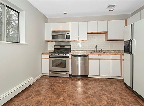 4th image of 11 Wyman St N