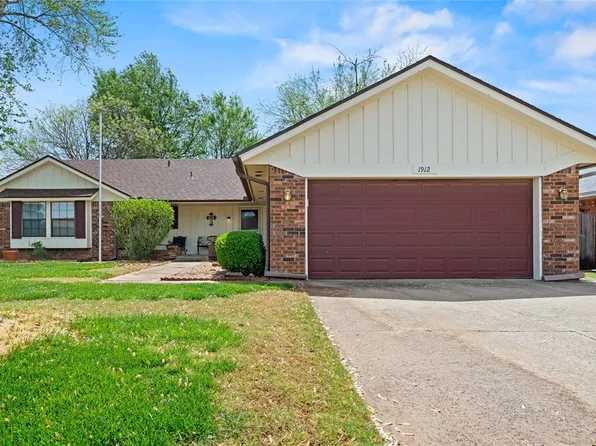 1912 Magnolia Ln, Edmond, OK 73013