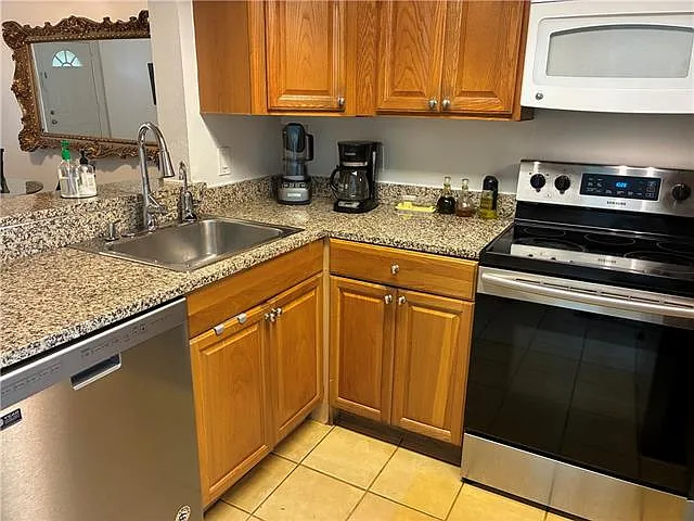 6320 Riverside Dr #241 — Photo 5