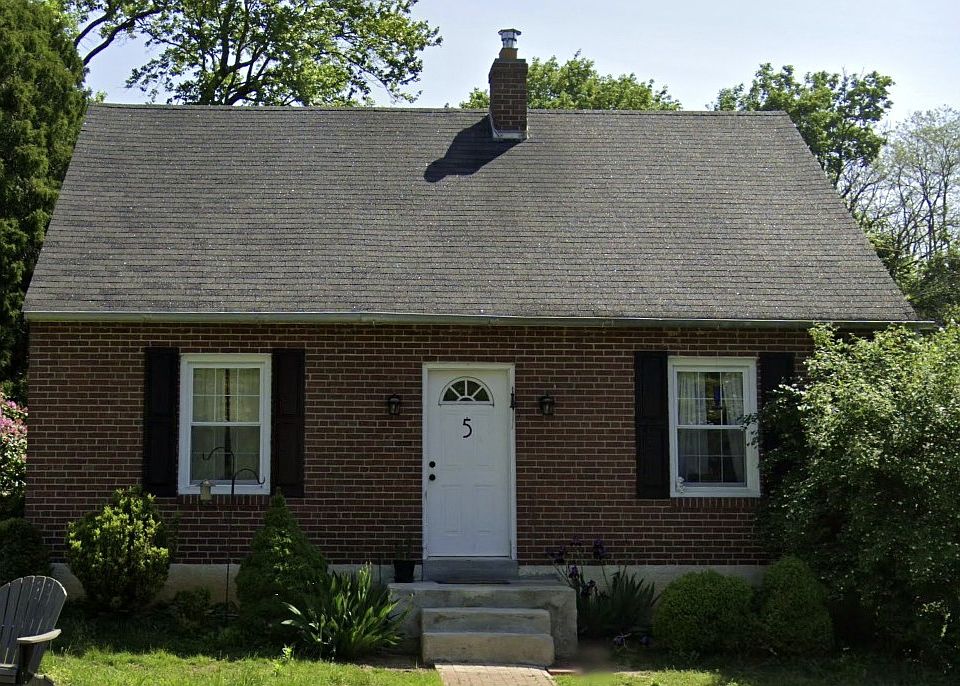 2nd image of 5 Conestoga Ln