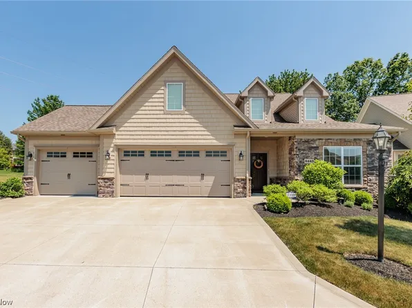 8443 Bella Dr, Macedonia, OH 44056