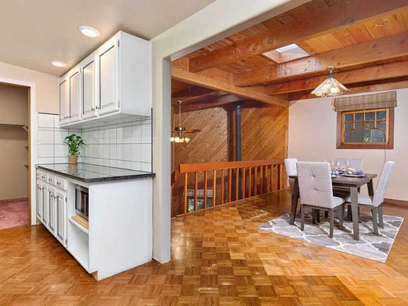 4th image of 370 Plumeria Ct