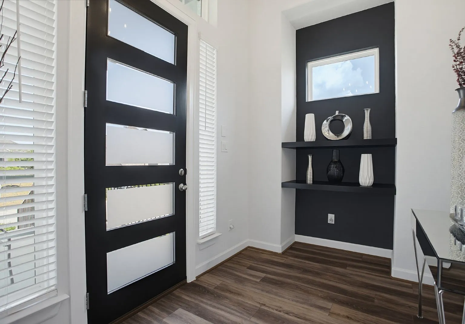 4 bed, 2850 sqft, $3,799 — Photo 2