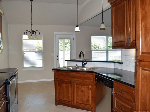 4th image of 20941 E 40th Pl