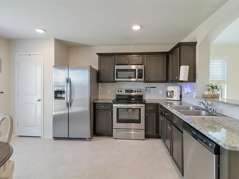 908 Mercury Dr — Photo 7