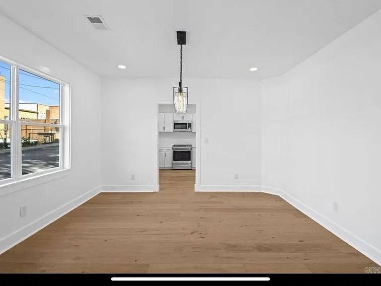 2501 S Maple St — Photo 16