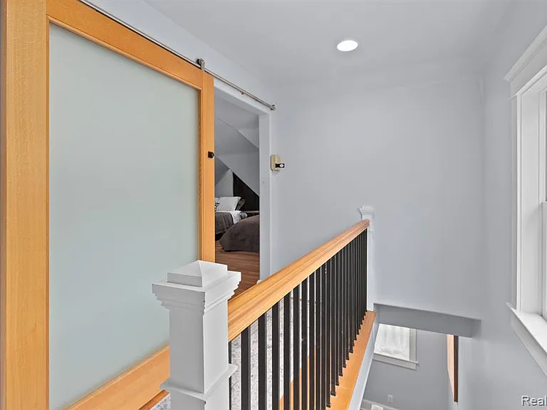 370 E Grand Blvd — Photo 21