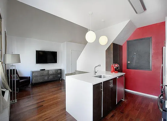 Sold by Warburg | media 7
