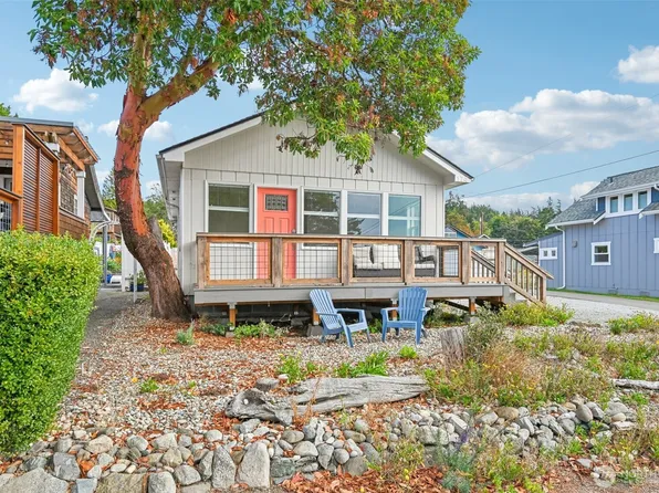 174 N Sunset Drive, Camano Island, WA 98282