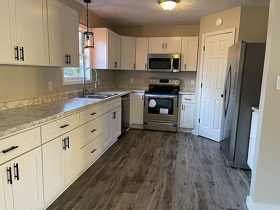 4th image of 834 Hayter Dr