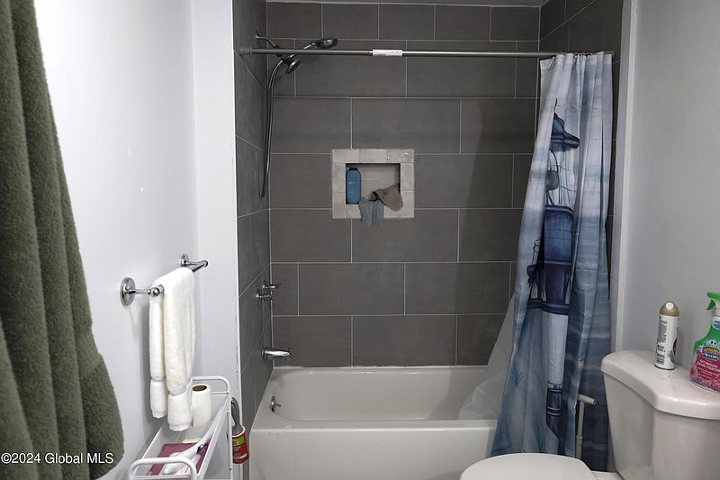 4th image of 75 Oakdale Avenue