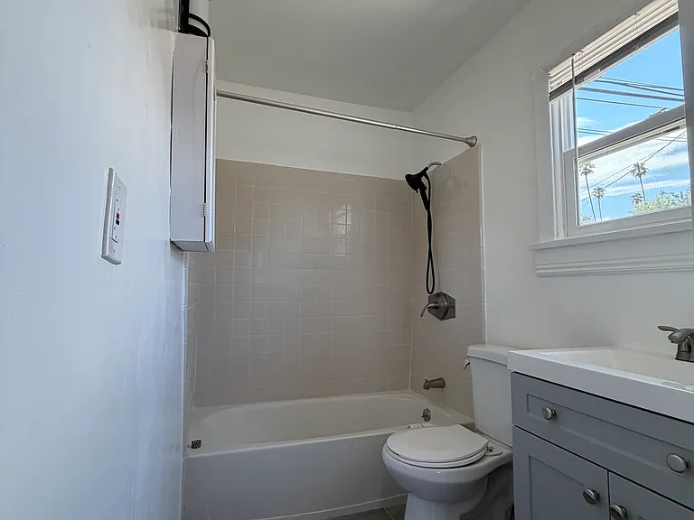 37 N Greenwood Ave — Photo 5
