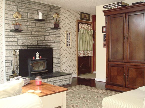 Living Room (alt view)