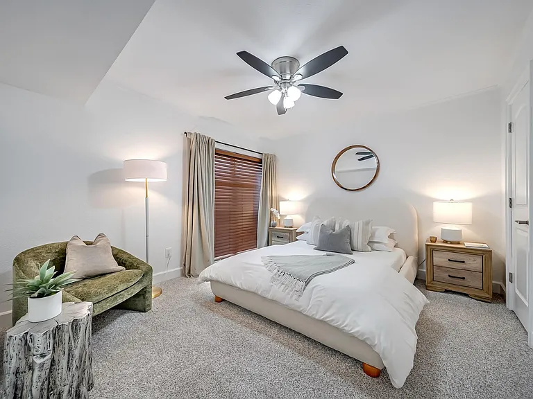 516 S Post Oak Ln #18 — Photo 16