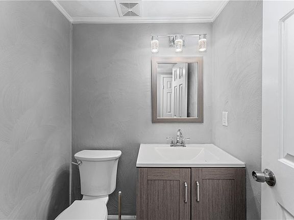 4th image of 121 Elmhurst Ct