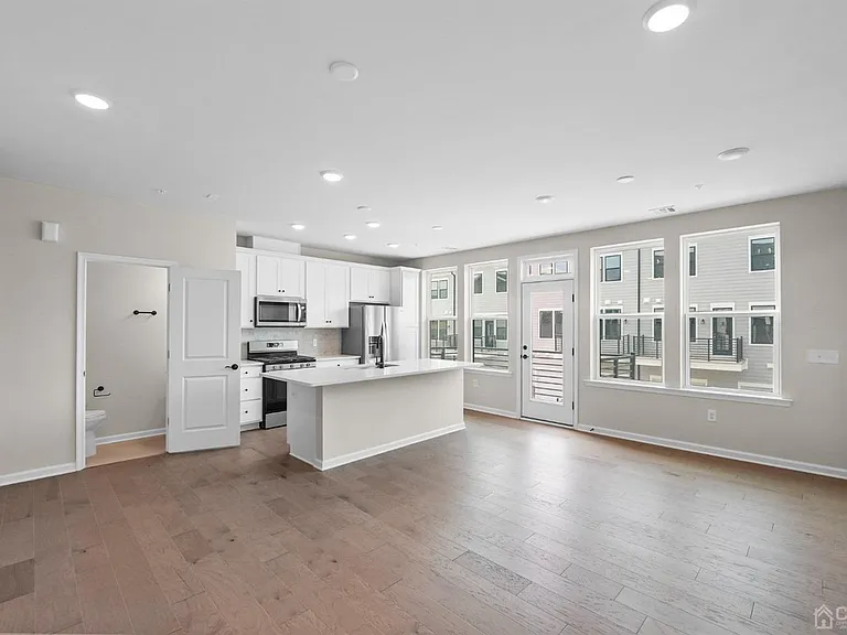 206 Lyla Ln — Photo 4
