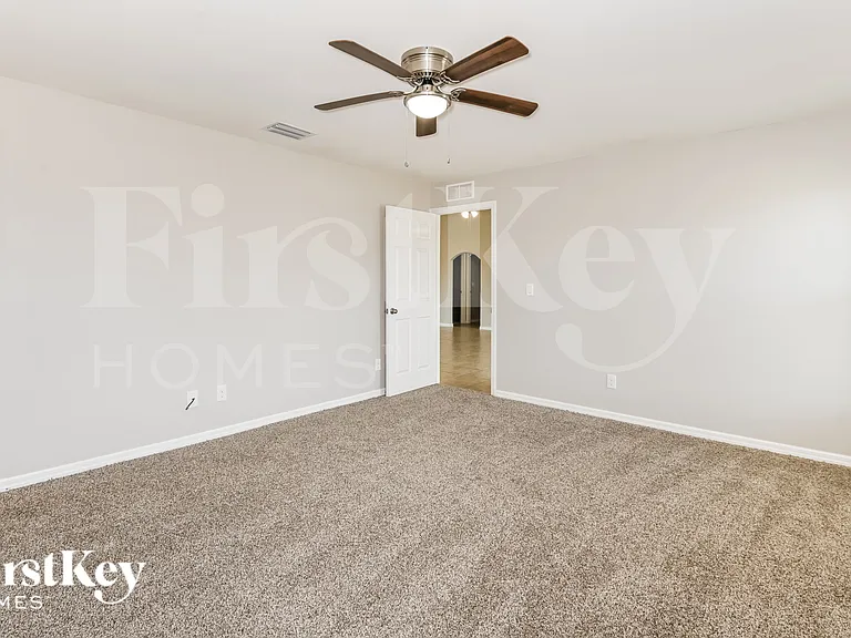 2934 NW 3rd Pl — Photo 9