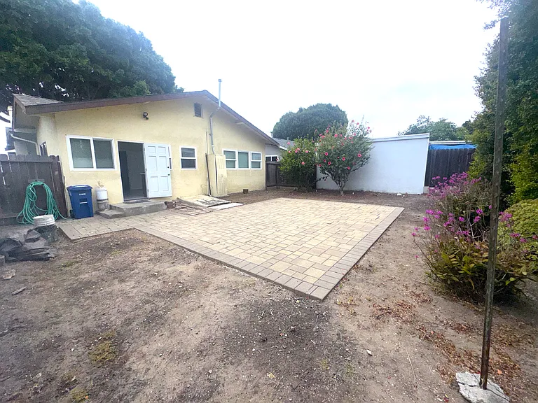 106 N Milpas St — Photo 14