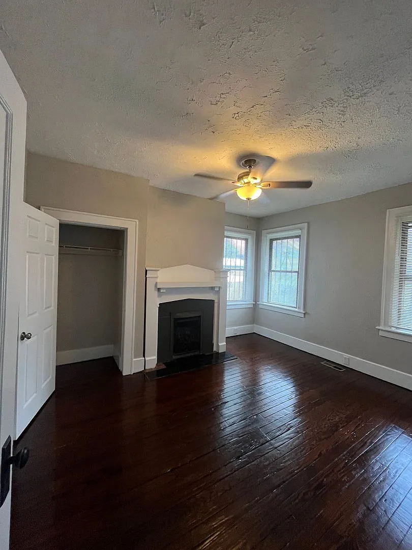 Don't Miss Out! $0 Deposit + First Month FREE! 3 Bed/ 1.5 Bath All Brick Home Historic District! — Photo 4