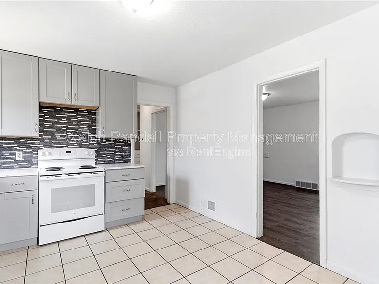 2709 Gramercy Ave #B — Photo 7