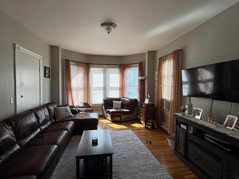 96 Falcon St #1 — Photo 4