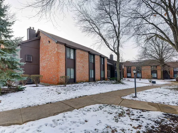 740 Saint Andrews Ln APT 38, Crystal Lake, IL 60014