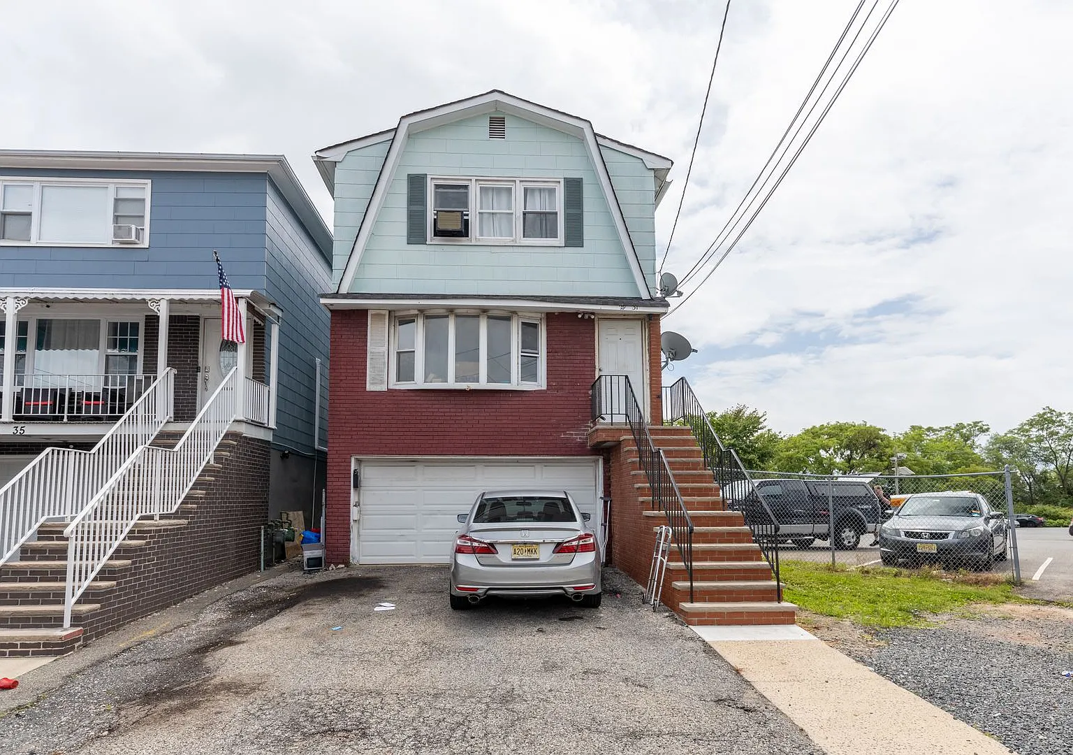29-31 Glenn Dr — Photo 1